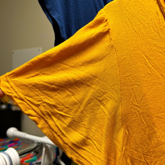 ✅4/$25✅ H&M Mustard Yellow Flutter Sleeve Maternity Tee - Picture 2 of 5